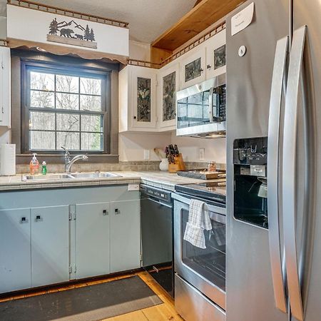 Charming Cabin With Fire Pit And Decks About 7 Mi To Helen Sautee Nacoochee Exteriör bild