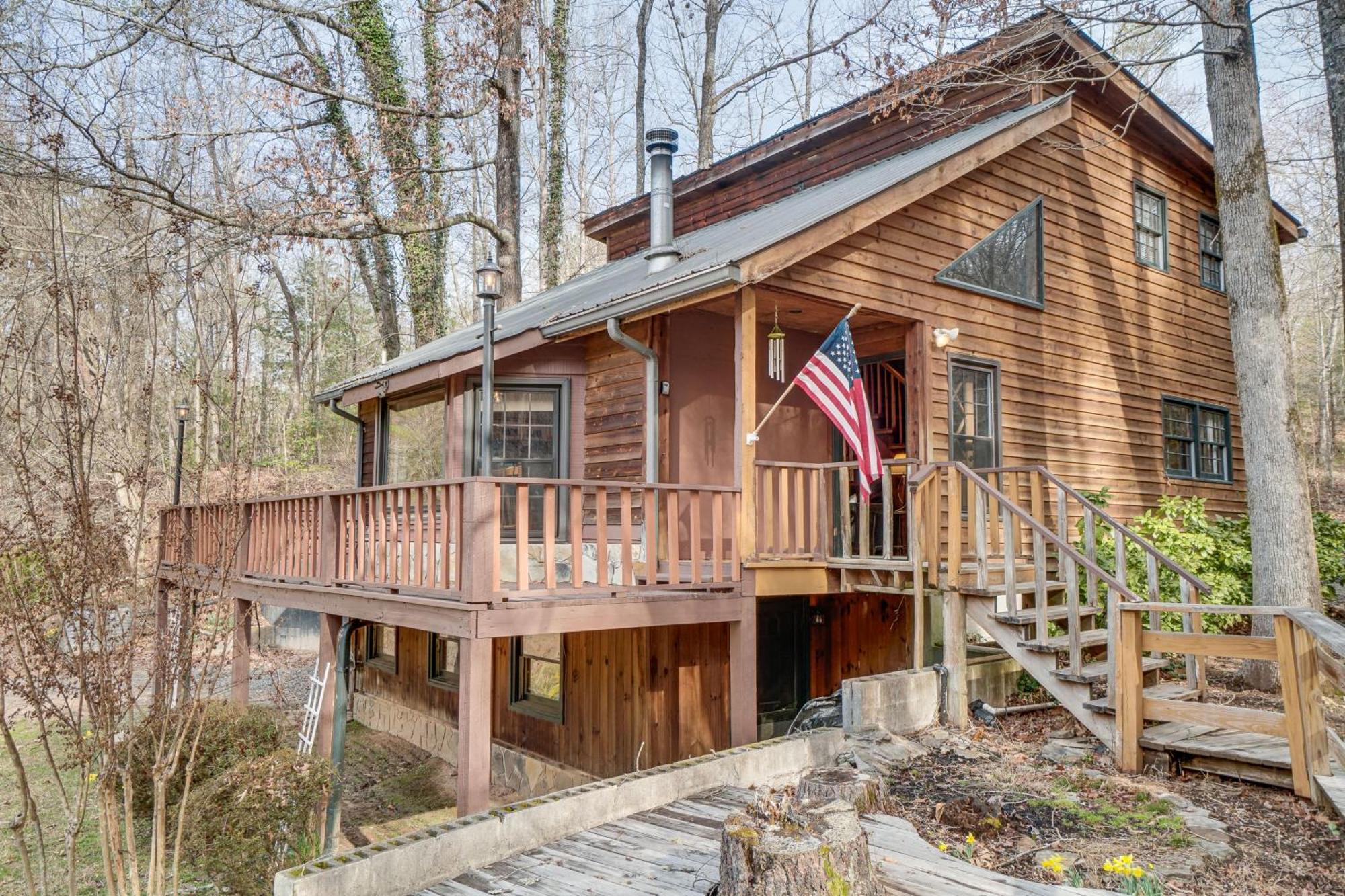 Charming Cabin With Fire Pit And Decks About 7 Mi To Helen Sautee Nacoochee Exteriör bild