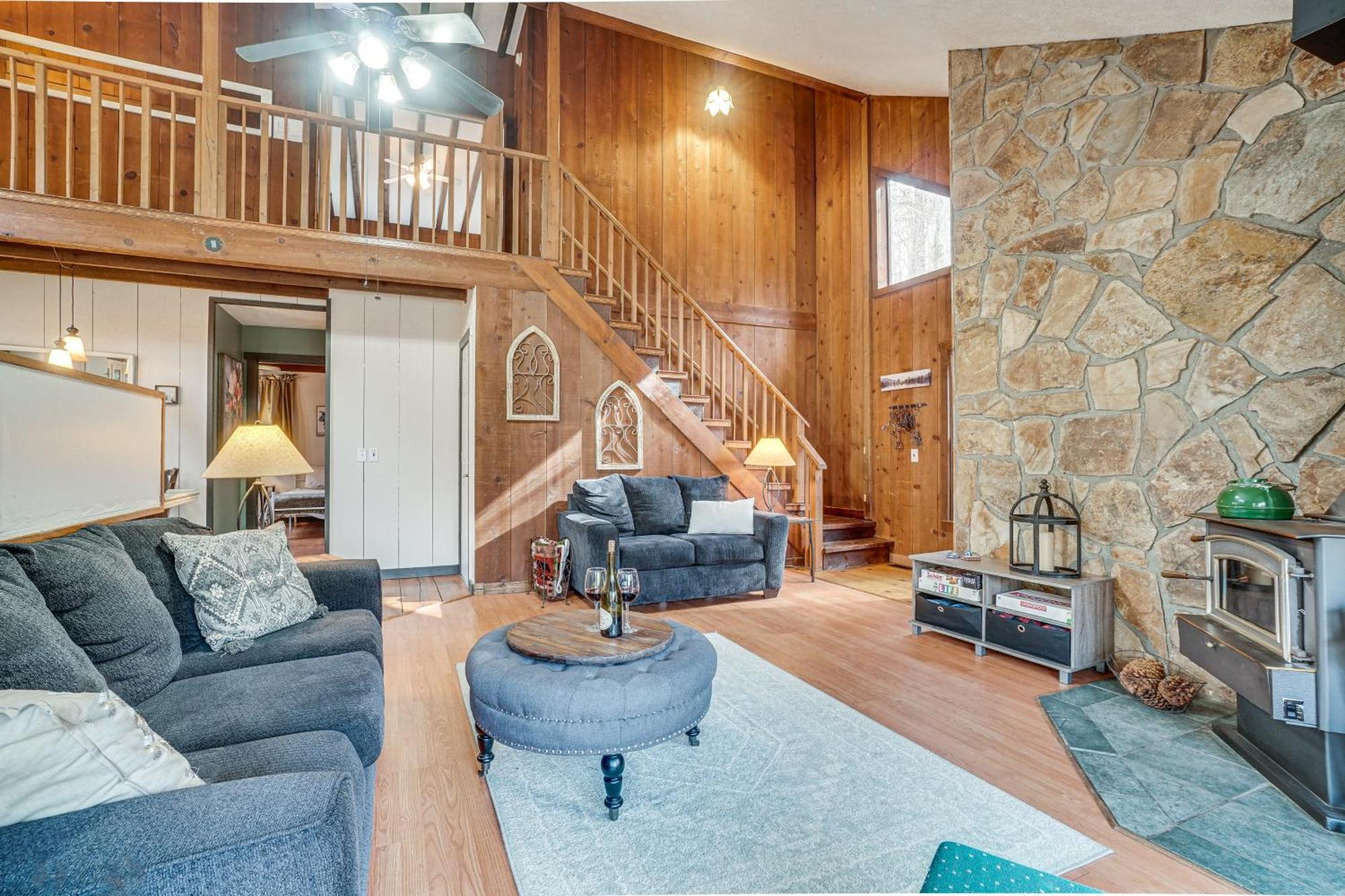 Charming Cabin With Fire Pit And Decks About 7 Mi To Helen Sautee Nacoochee Exteriör bild