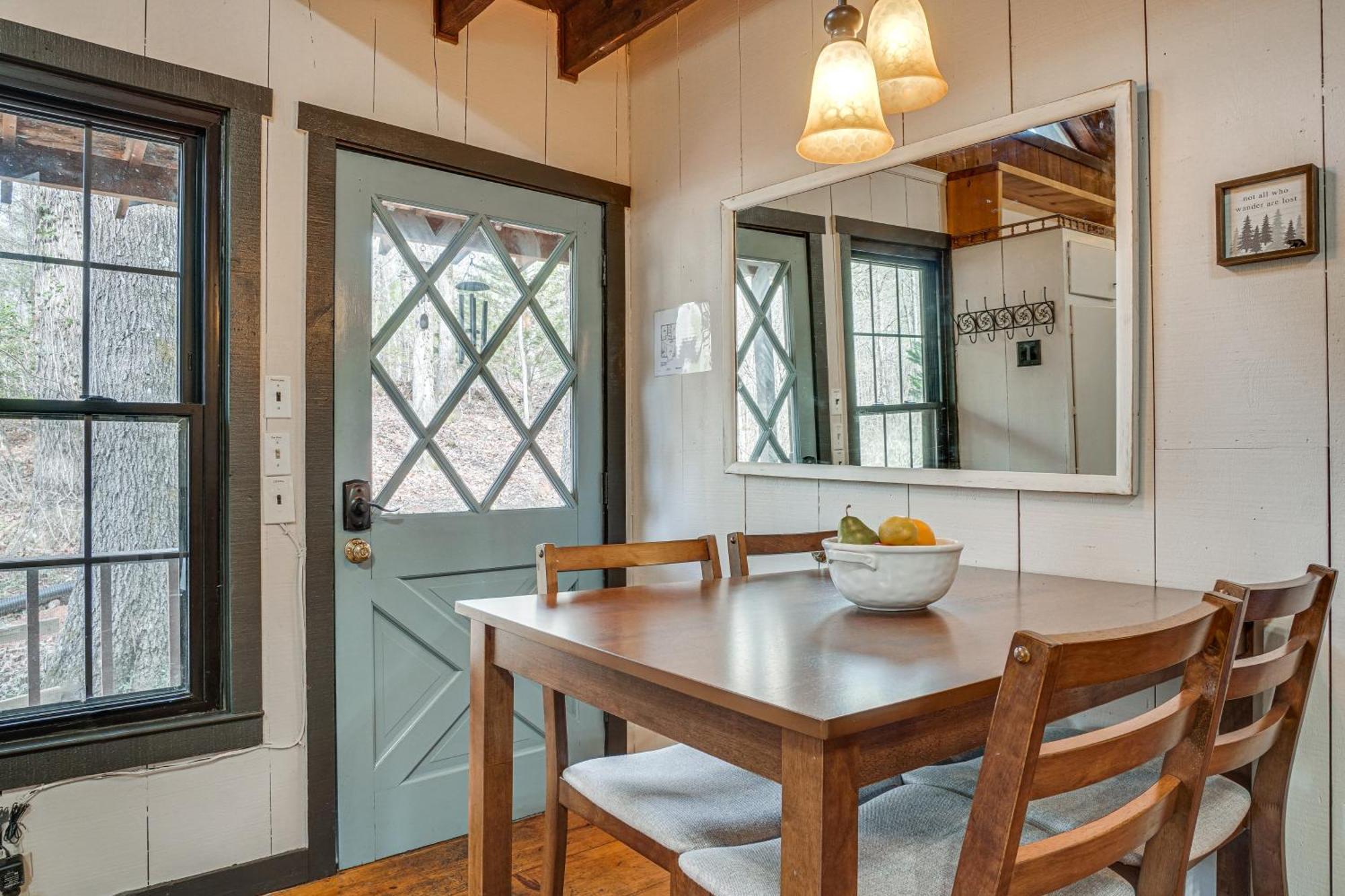 Charming Cabin With Fire Pit And Decks About 7 Mi To Helen Sautee Nacoochee Exteriör bild
