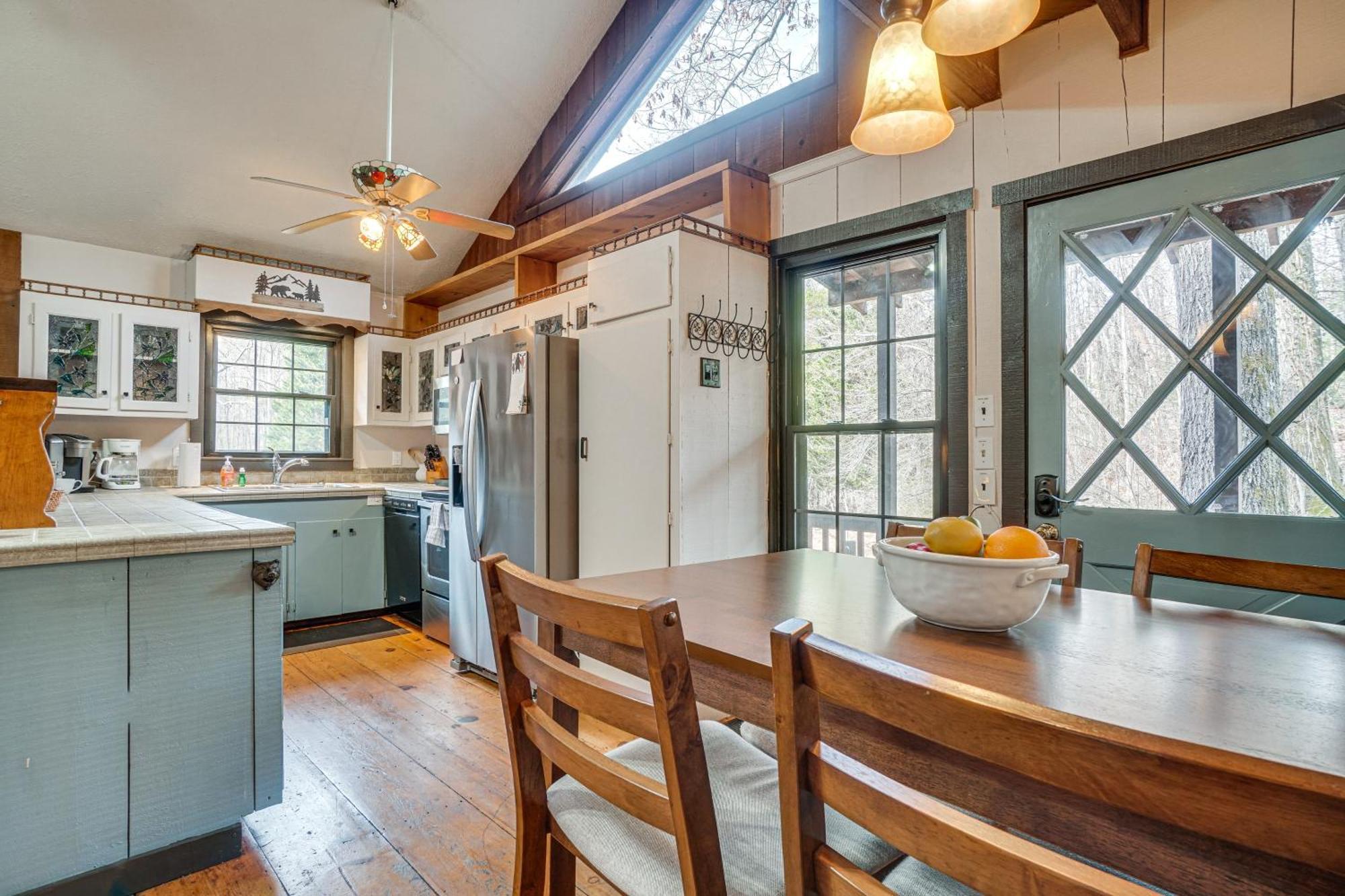 Charming Cabin With Fire Pit And Decks About 7 Mi To Helen Sautee Nacoochee Exteriör bild