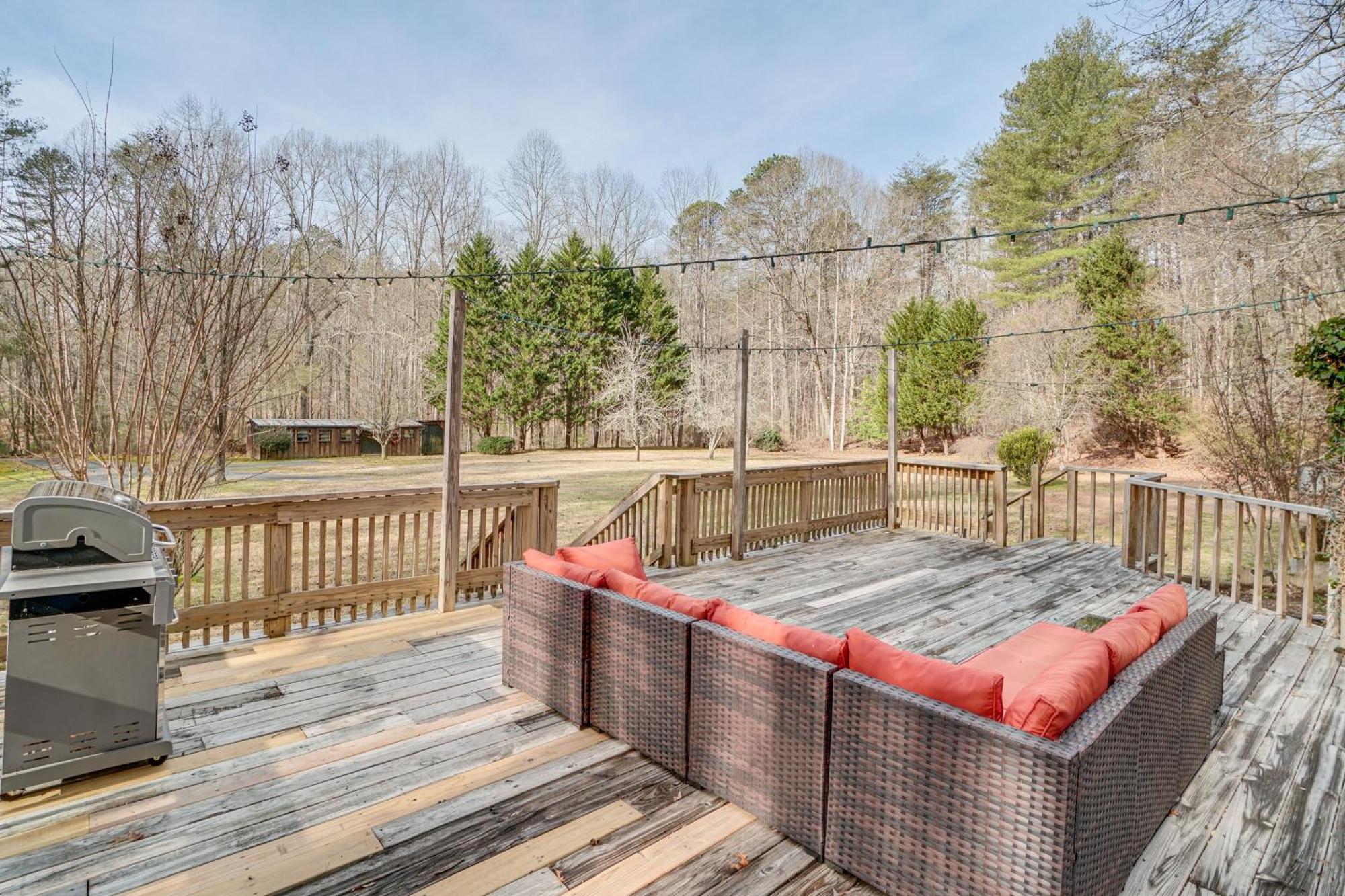 Charming Cabin With Fire Pit And Decks About 7 Mi To Helen Sautee Nacoochee Exteriör bild