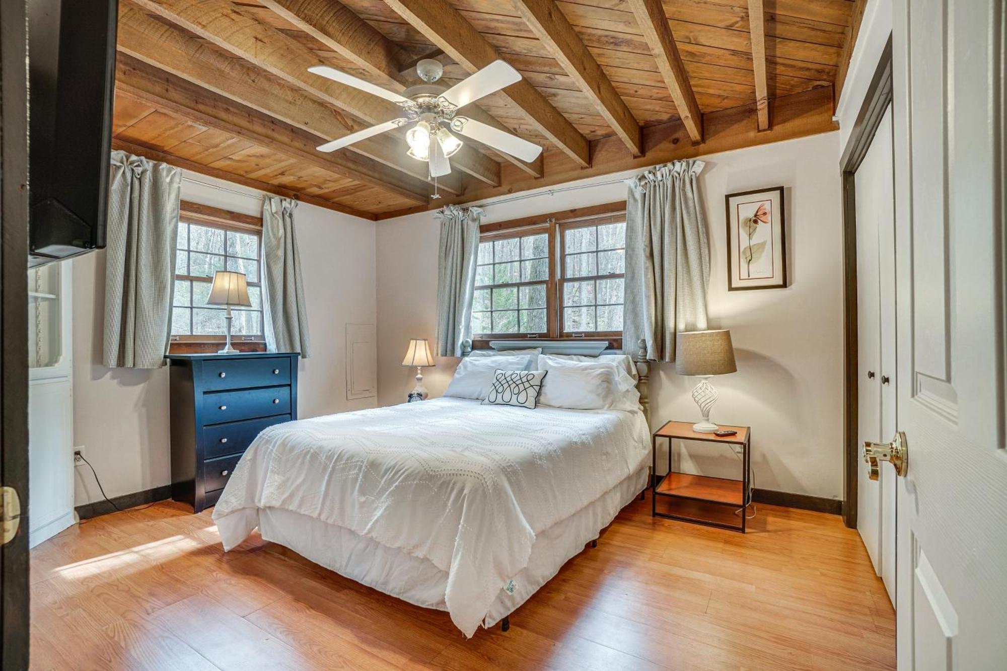 Charming Cabin With Fire Pit And Decks About 7 Mi To Helen Sautee Nacoochee Exteriör bild
