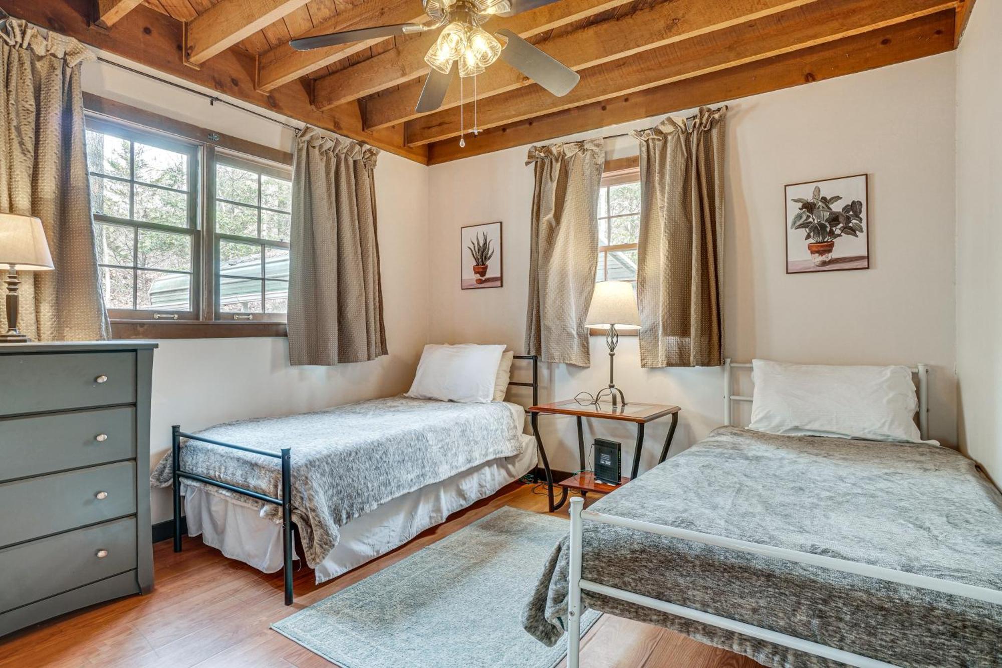 Charming Cabin With Fire Pit And Decks About 7 Mi To Helen Sautee Nacoochee Exteriör bild