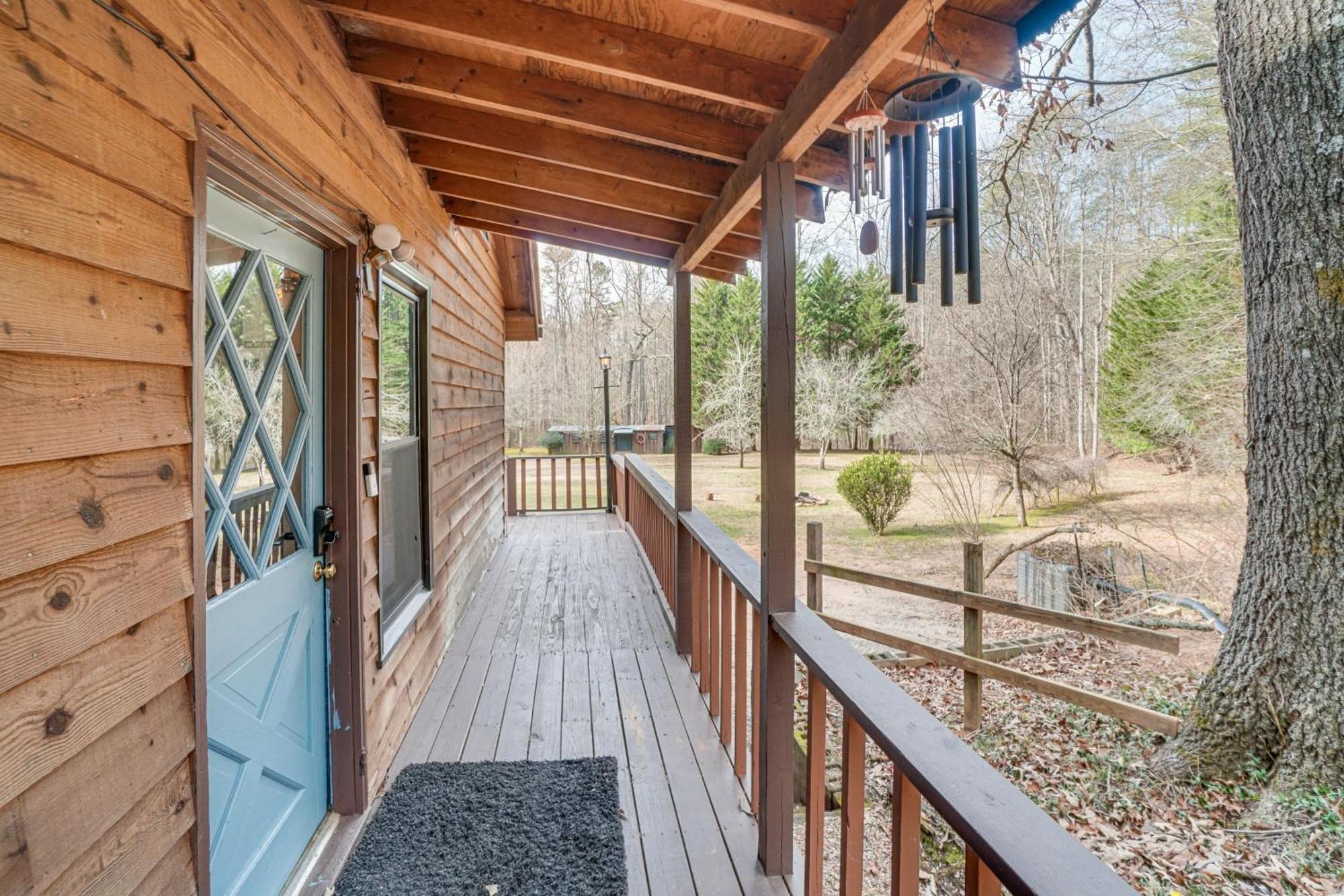 Charming Cabin With Fire Pit And Decks About 7 Mi To Helen Sautee Nacoochee Exteriör bild
