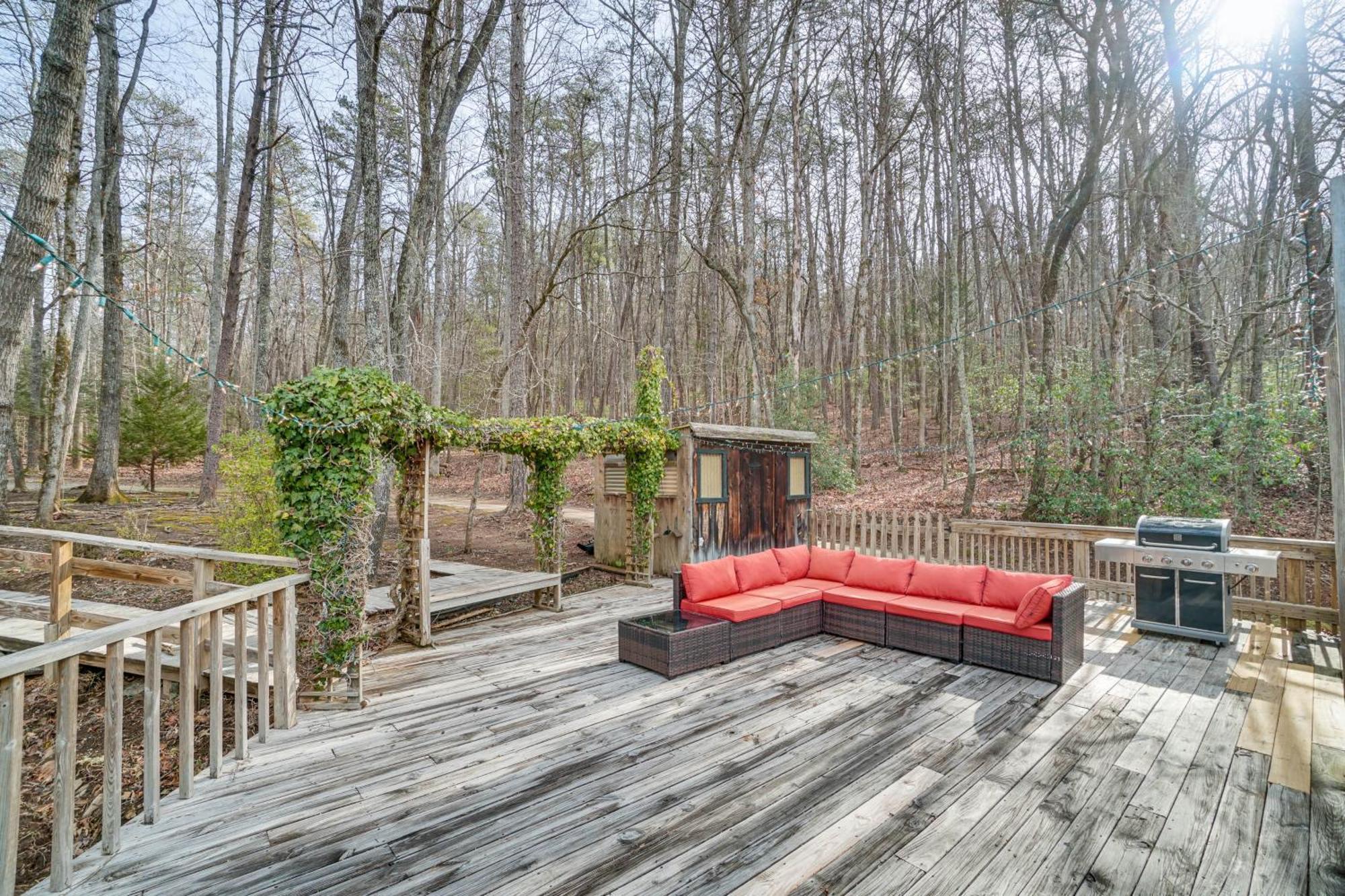 Charming Cabin With Fire Pit And Decks About 7 Mi To Helen Sautee Nacoochee Exteriör bild