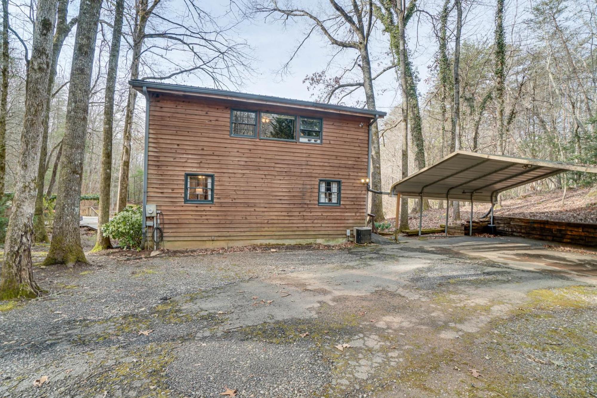 Charming Cabin With Fire Pit And Decks About 7 Mi To Helen Sautee Nacoochee Exteriör bild