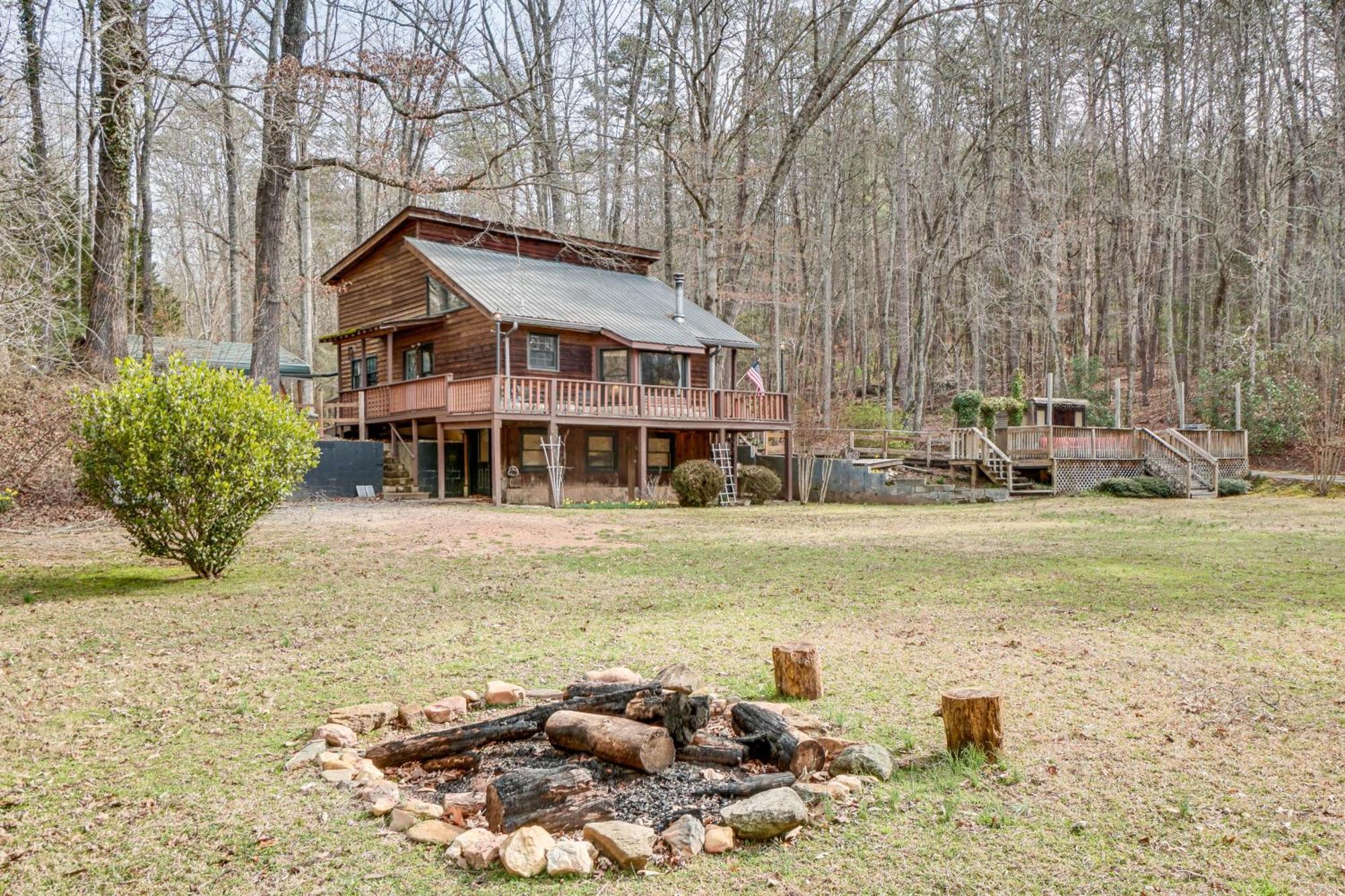 Charming Cabin With Fire Pit And Decks About 7 Mi To Helen Sautee Nacoochee Exteriör bild